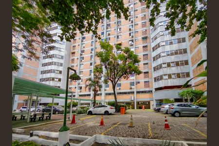 Apartamento à venda com 70m², 2 quartos e 1 vaga Apartamento à venda com 70m², 2 quartos e 1 vagaFachada e portaria