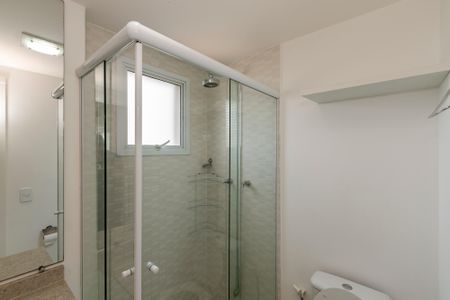Apartamento à venda com 71m², 2 quartos e 2 vagas Apartamento à venda com 71m², 2 quartos e 2 vagasBanheiro da Suíte