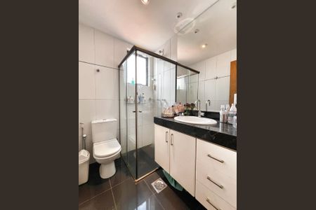 Apartamento à venda com 230m², 4 quartos e 3 vagas Apartamento à venda com 230m², 4 quartos e 3 vagasBanheiro da Suíte 1
