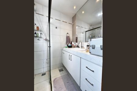Apartamento à venda com 230m², 4 quartos e 3 vagas Apartamento à venda com 230m², 4 quartos e 3 vagasBanheiro Social