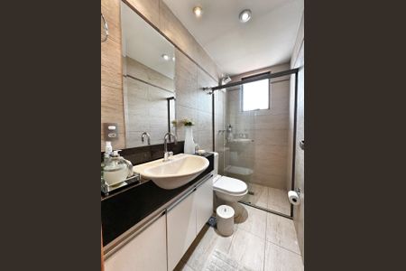 Apartamento à venda com 230m², 4 quartos e 3 vagas Apartamento à venda com 230m², 4 quartos e 3 vagasBanheiro da Suíte 2