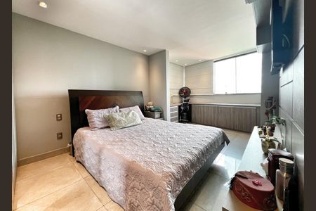 Apartamento à venda com 230m², 4 quartos e 3 vagas Apartamento à venda com 230m², 4 quartos e 3 vagasSuíte 1