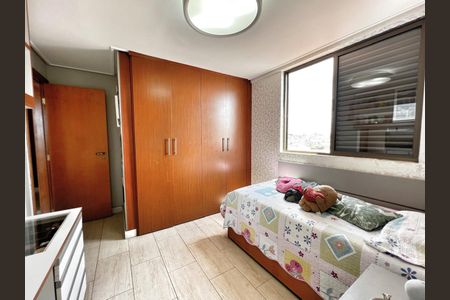 Apartamento à venda com 230m², 4 quartos e 3 vagas Apartamento à venda com 230m², 4 quartos e 3 vagasQuarto 2