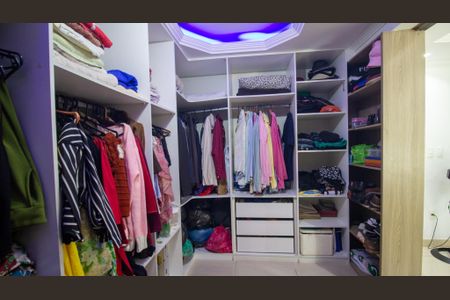 Casa de condomínio à venda com 150m², 3 quartos e 1 vagaCloset da Suíte 3