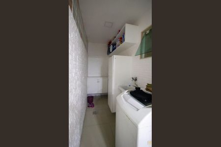 Casa de condomínio à venda com 150m², 3 quartos e 1 vagaÁrea de Serviço