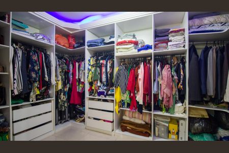 Casa de condomínio à venda com 150m², 3 quartos e 1 vagaCloset da Suíte 3