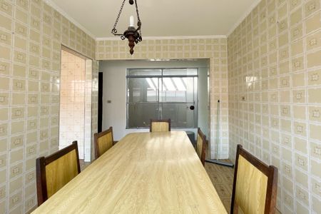 Casa à venda com 220m², 4 quartos e 5 vagas Casa à venda com 220m², 4 quartos e 5 vagasSala de Jantar