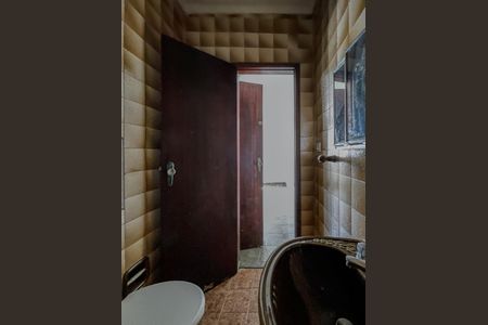 Casa à venda com 220m², 4 quartos e 5 vagas Casa à venda com 220m², 4 quartos e 5 vagasBanheiro Suíte