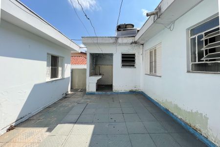 Casa à venda com 220m², 4 quartos e 5 vagas Casa à venda com 220m², 4 quartos e 5 vagasQuintal