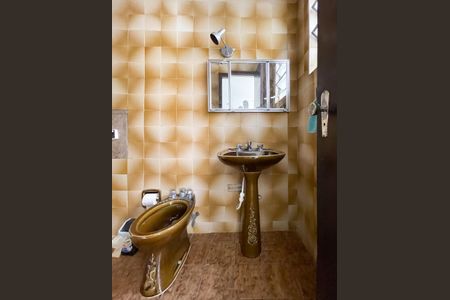 Casa à venda com 220m², 4 quartos e 5 vagas Casa à venda com 220m², 4 quartos e 5 vagasBanheiro Social