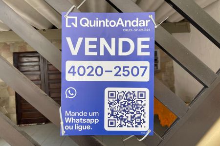 Casa à venda com 220m², 4 quartos e 5 vagas Casa à venda com 220m², 4 quartos e 5 vagasFachada