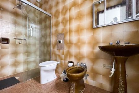 Casa à venda com 220m², 4 quartos e 5 vagas Casa à venda com 220m², 4 quartos e 5 vagasBanheiro Social