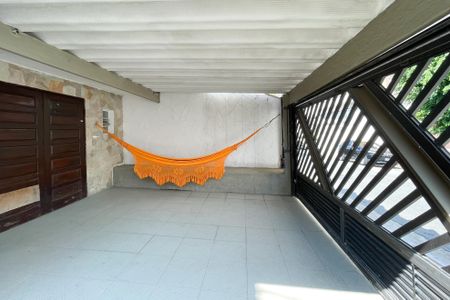 Casa à venda com 220m², 4 quartos e 5 vagas Casa à venda com 220m², 4 quartos e 5 vagasGaragem