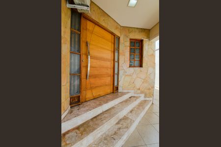 Casa à venda com 256m², 3 quartos e 5 vagas Casa à venda com 256m², 3 quartos e 5 vagasEntrada Social