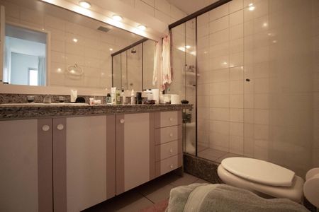 Apartamento à venda com 114m², 3 quartos e 1 vaga Apartamento à venda com 114m², 3 quartos e 1 vagaBanheiro da Suíte