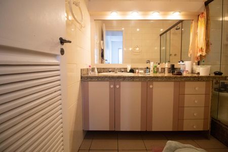 Apartamento à venda com 114m², 3 quartos e 1 vaga Apartamento à venda com 114m², 3 quartos e 1 vagaBanheiro da Suíte