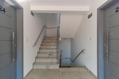 Apartamento à venda com 56m², 2 quartos e sem vaga Apartamento à venda com 56m², 2 quartos e sem vagaEscada