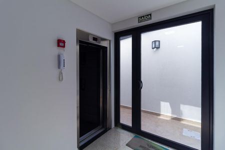 Apartamento à venda com 56m², 2 quartos e sem vagaElevador