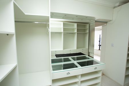 Apartamento à venda com 400m², 3 quartos e 1 vaga Apartamento à venda com 400m², 3 quartos e 1 vagaCloset/Suíte