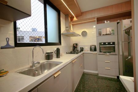 Apartamento à venda com 130m², 4 quartos e 2 vagasCozinha