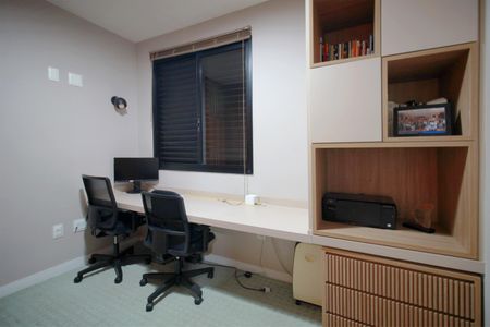 Apartamento à venda com 130m², 4 quartos e 2 vagasCloset da Suite