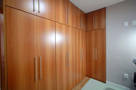 Apartamento à venda com 130m², 4 quartos e 2 vagasCloset da Suite