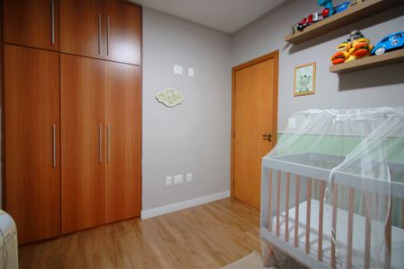 Apartamento à venda com 130m², 4 quartos e 2 vagasQuarto 2