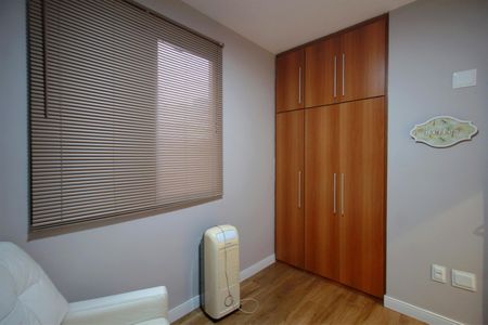 Apartamento à venda com 130m², 4 quartos e 2 vagasQuarto 2