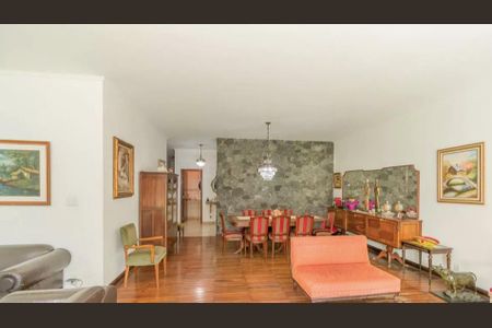 Casa à venda com 370m², 4 quartos e 6 vagas