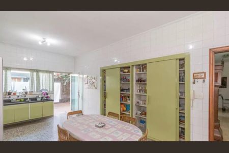 Casa à venda com 370m², 4 quartos e 6 vagas