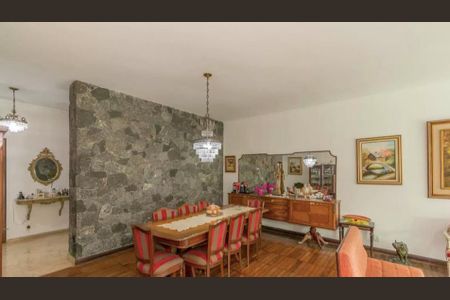Casa à venda com 370m², 4 quartos e 6 vagas