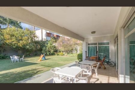 Casa à venda com 370m², 4 quartos e 6 vagas