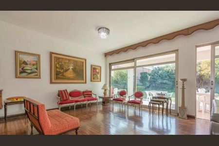 Casa à venda com 370m², 4 quartos e 6 vagas