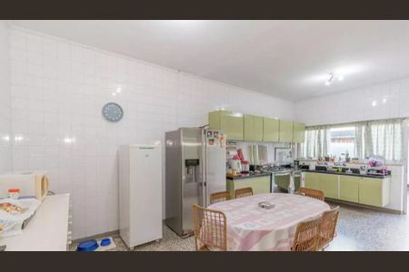 Casa à venda com 370m², 4 quartos e 6 vagas