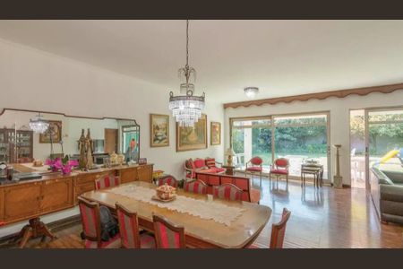 Casa à venda com 370m², 4 quartos e 6 vagas