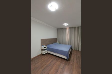 Casa à venda com 282m², 3 quartos e 3 vagasSuite