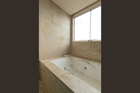 Casa à venda com 282m², 3 quartos e 3 vagasBanheiro Suite