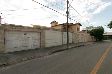 Casa à venda com 282m², 3 quartos e 3 vagasFachada