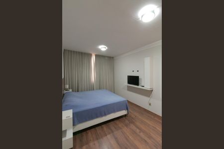 Casa à venda com 282m², 3 quartos e 3 vagasSuite