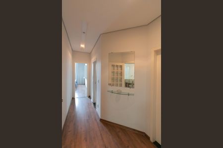 Casa à venda com 282m², 3 quartos e 3 vagasCorredor