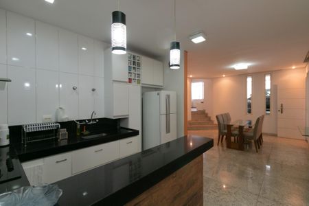 Casa à venda com 282m², 3 quartos e 3 vagasCozinha