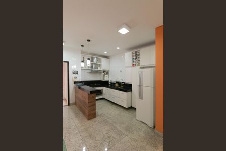 Casa à venda com 282m², 3 quartos e 3 vagasCozinha