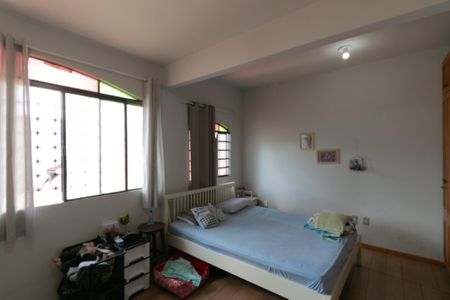 Casa à venda com 80m², 4 quartos e 8 vagas Casa à venda com 80m², 4 quartos e 8 vagasQuarto 2