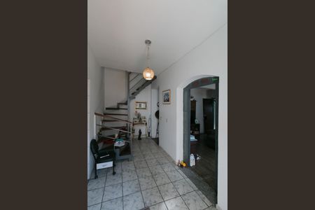 Casa à venda com 80m², 4 quartos e 8 vagas Casa à venda com 80m², 4 quartos e 8 vagasEntrada