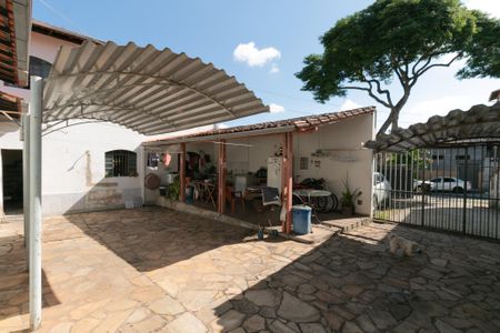 Casa à venda com 80m², 4 quartos e 8 vagas Casa à venda com 80m², 4 quartos e 8 vagasGaragem