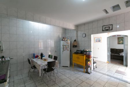 Casa à venda com 80m², 4 quartos e 8 vagas Casa à venda com 80m², 4 quartos e 8 vagasCozinha