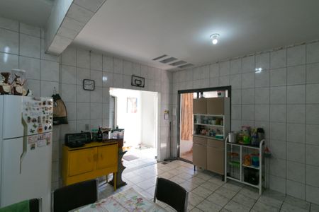 Casa à venda com 80m², 4 quartos e 8 vagas Casa à venda com 80m², 4 quartos e 8 vagasCozinha