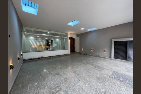 Casa à venda com 172m², 3 quartos e 2 vagasFoto 03