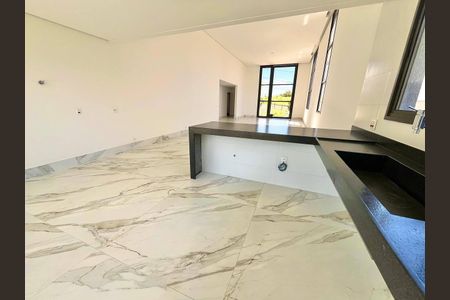 Casa à venda com 525m², 4 quartos e 3 vagas