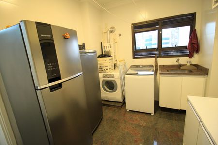 Apartamento à venda com 260m², 6 quartos e 4 vagas Apartamento à venda com 260m², 6 quartos e 4 vagasÁrea de Serviço